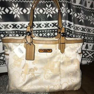 NWT Coach white/khaki shoulder bag